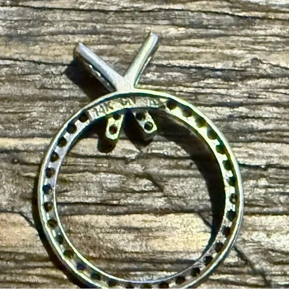 Elegant Black and White Diamond Pendant in 14k White Gold - Picture 2 of 3